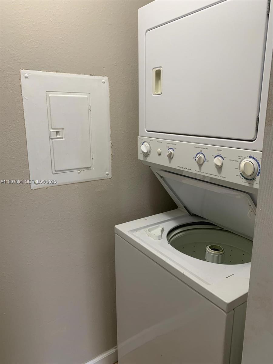 3932 NW 87th Ave # 3932