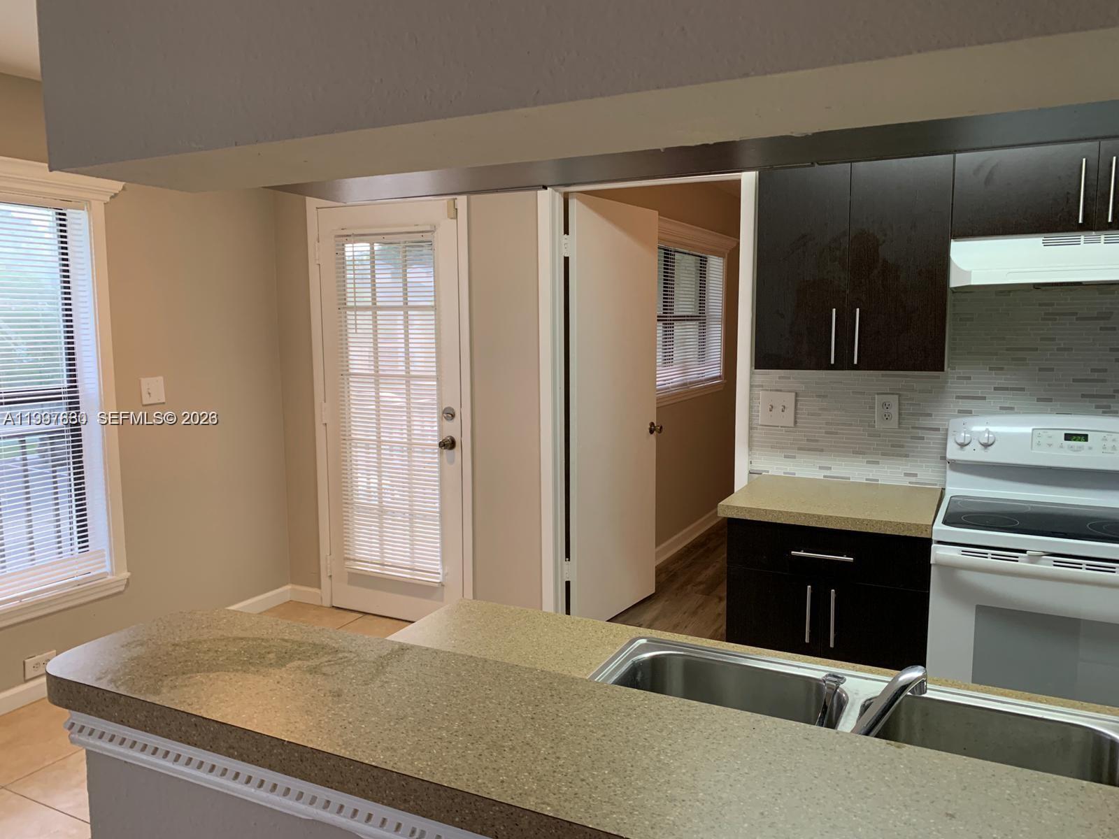 3932 NW 87th Ave # 3932