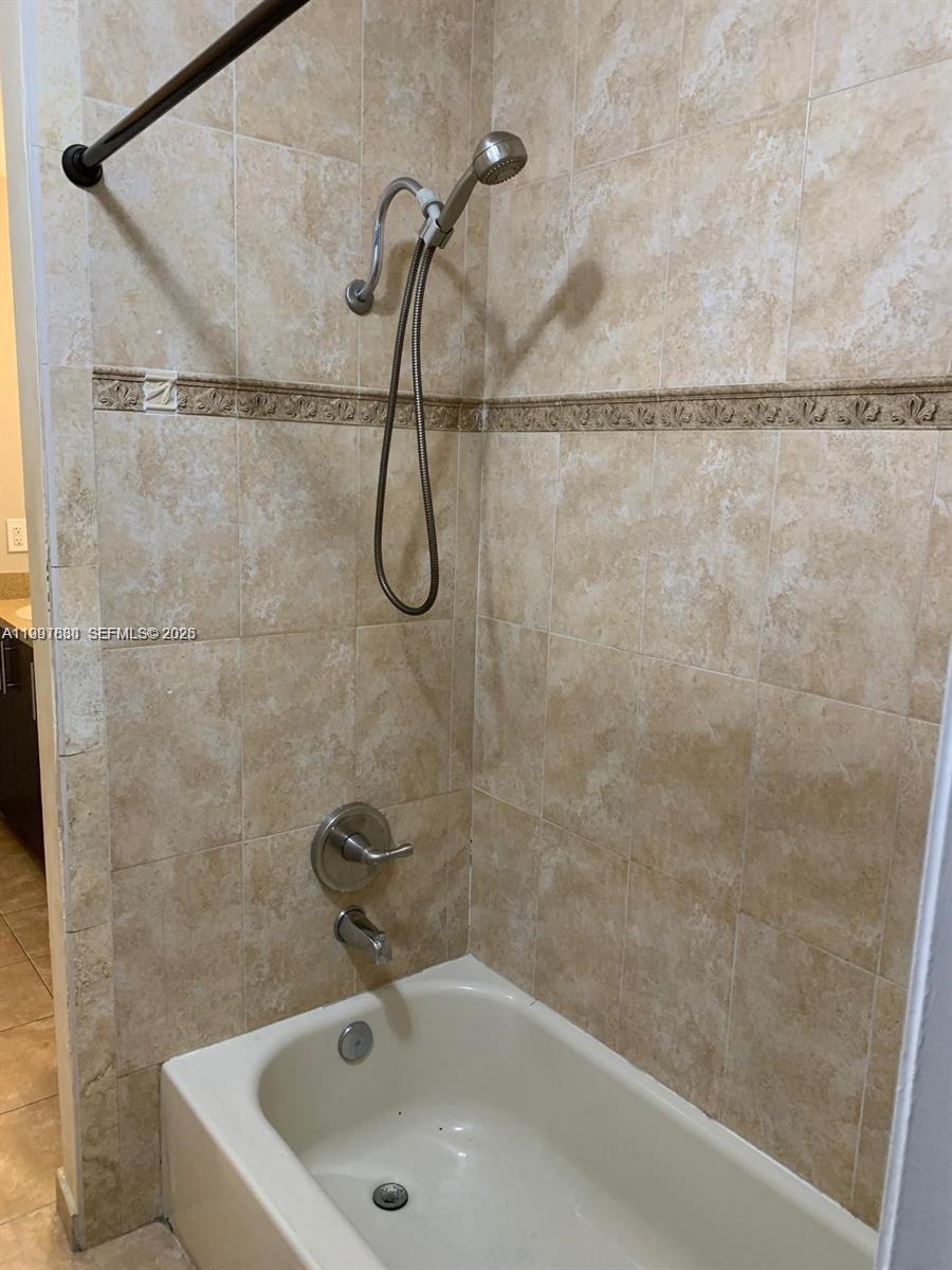 3932 NW 87th Ave # 3932