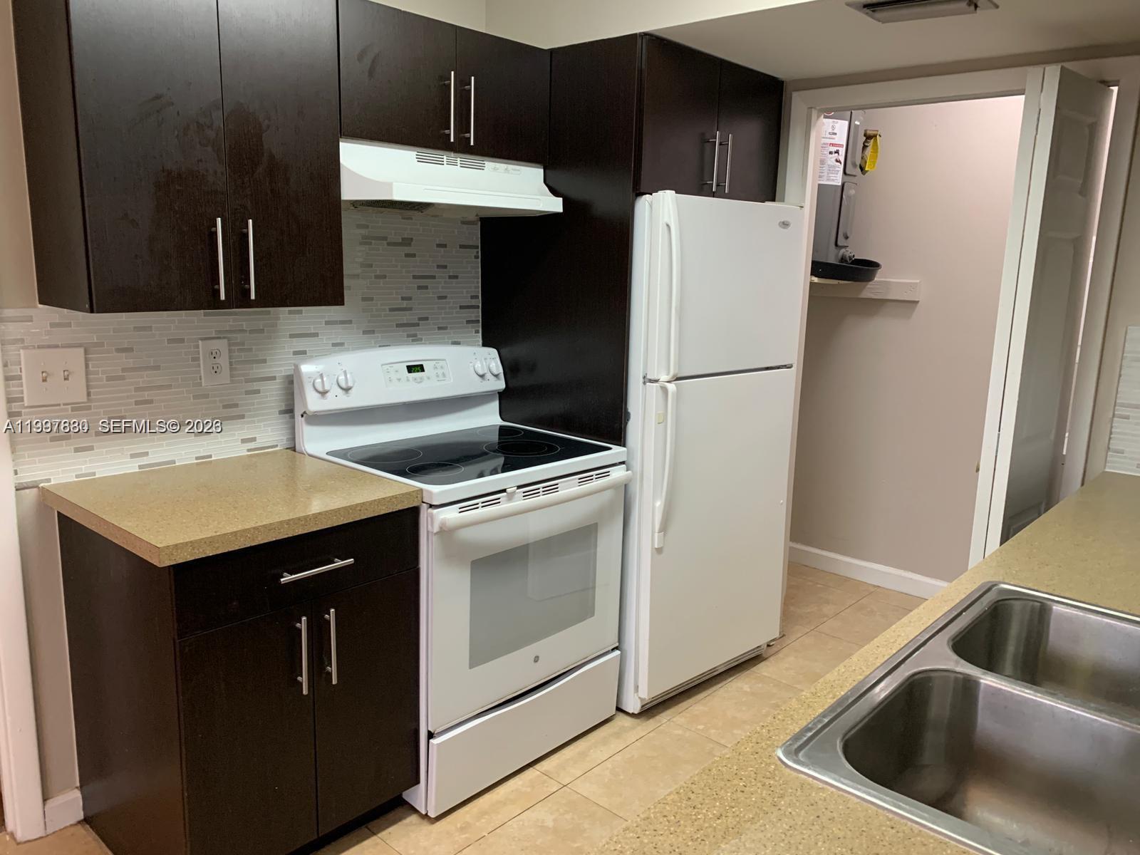 3932 NW 87th Ave # 3932