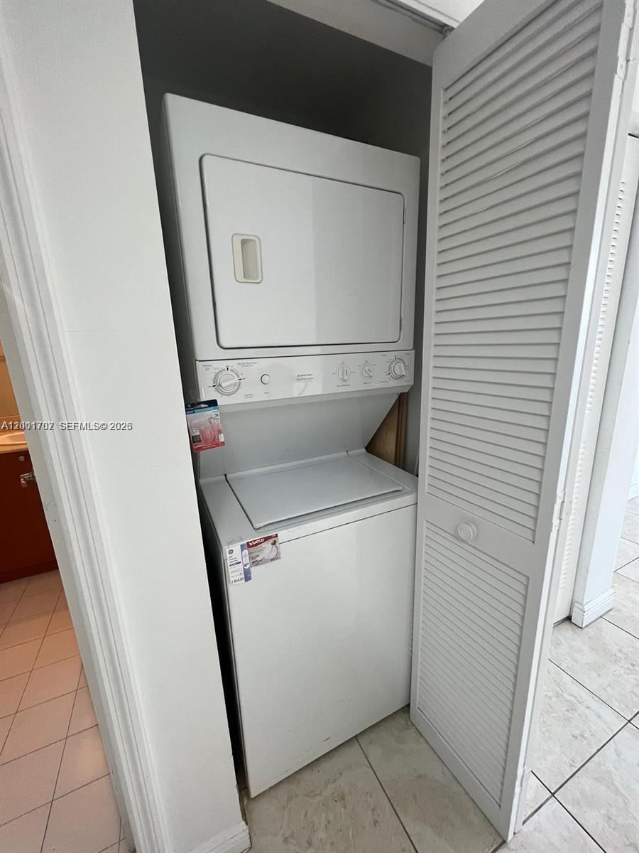 2425 SW 27th Ave # 907