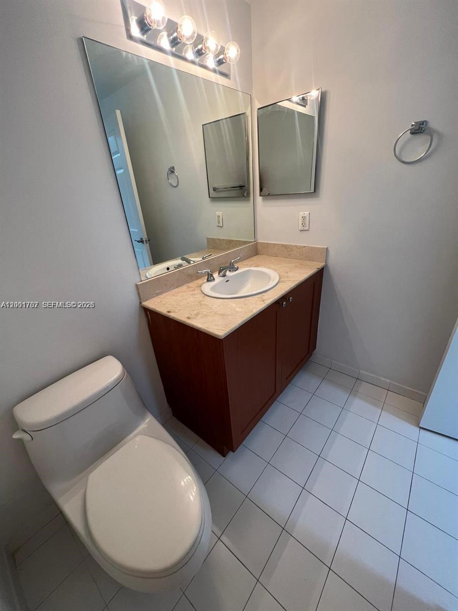 2425 SW 27th Ave # 907