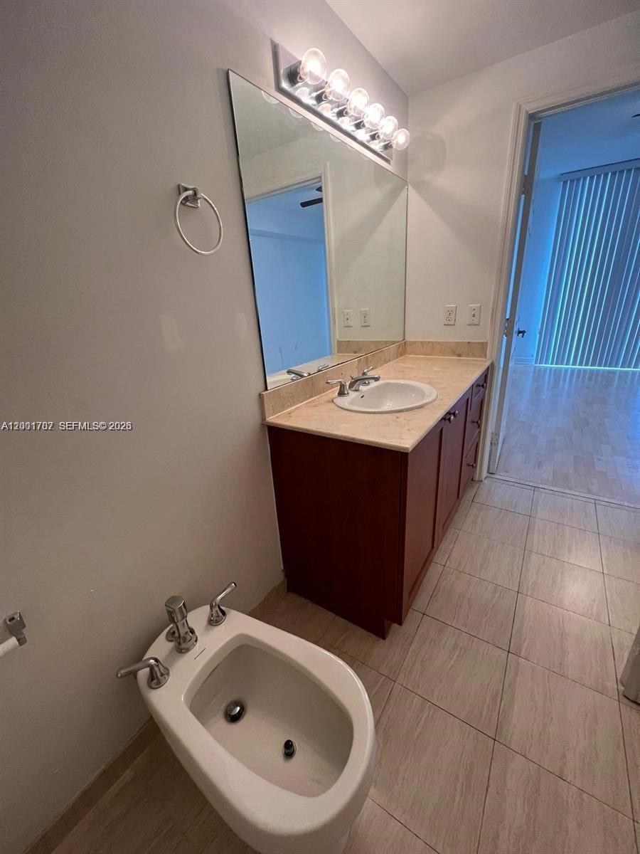 2425 SW 27th Ave # 907
