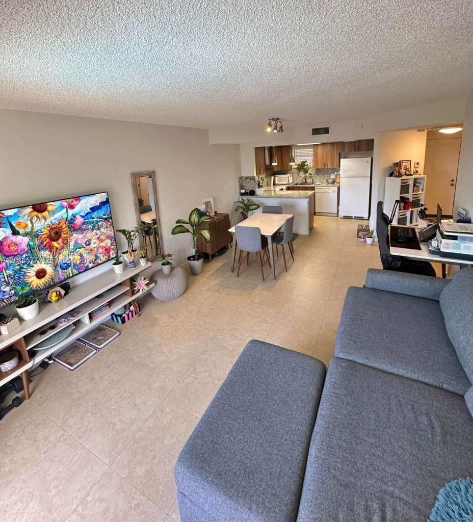 8290 Lake Dr # 325