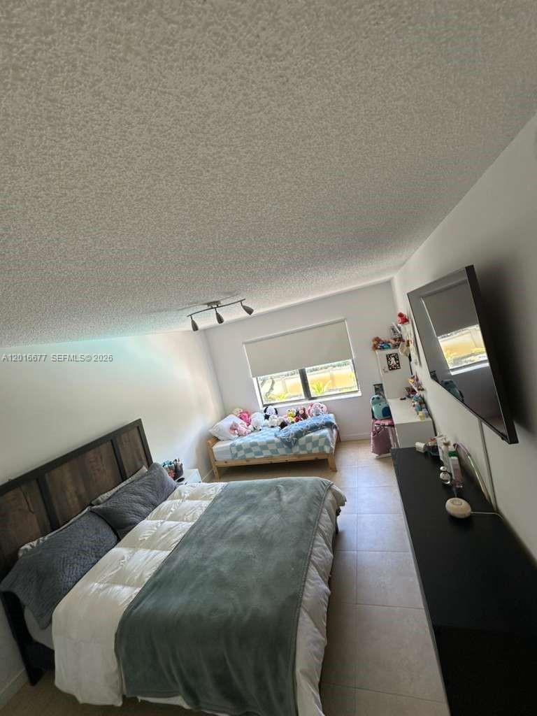 8290 Lake Dr # 325