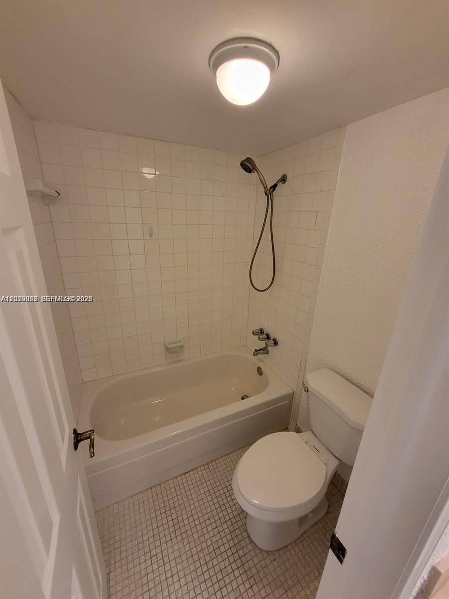 9440 Live Oak Pl # 201