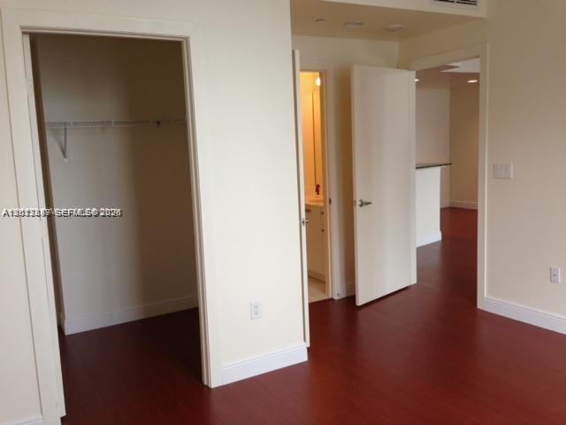1060 Brickell Ave # 2305