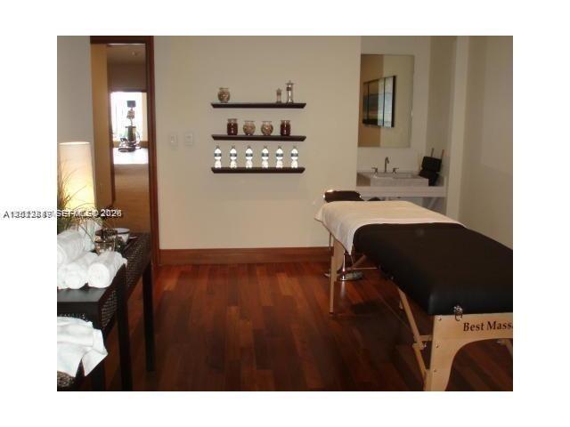 1060 Brickell Ave # 2305