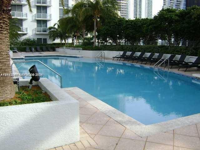 1060 Brickell Ave # 2305