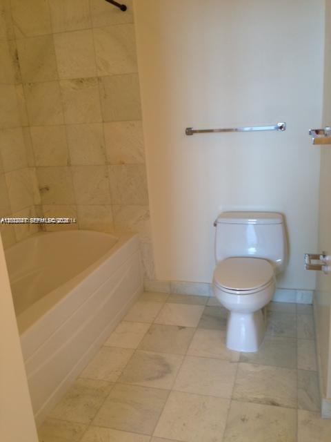 1060 Brickell Ave # 2305