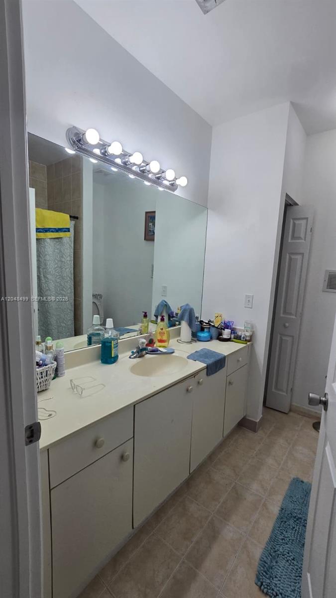 2720 NE 3rd Dr # 102