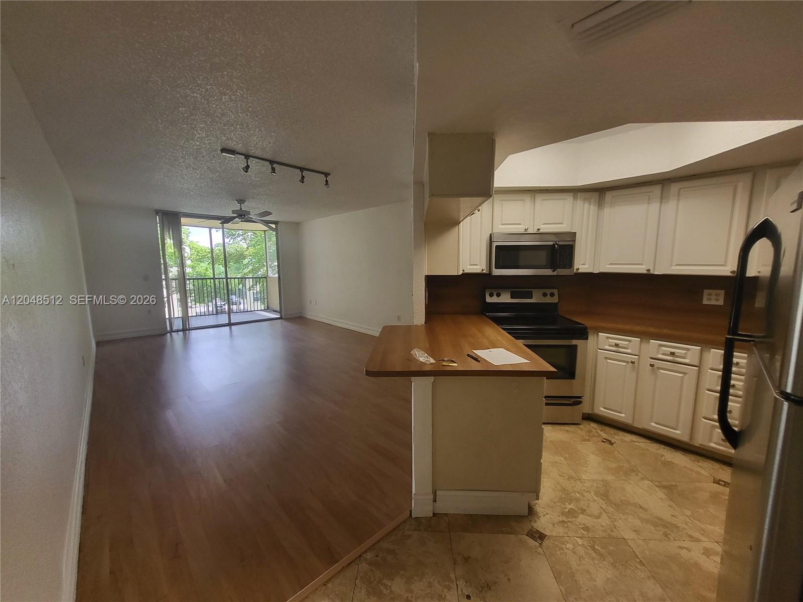 8225 Lake Dr # 405