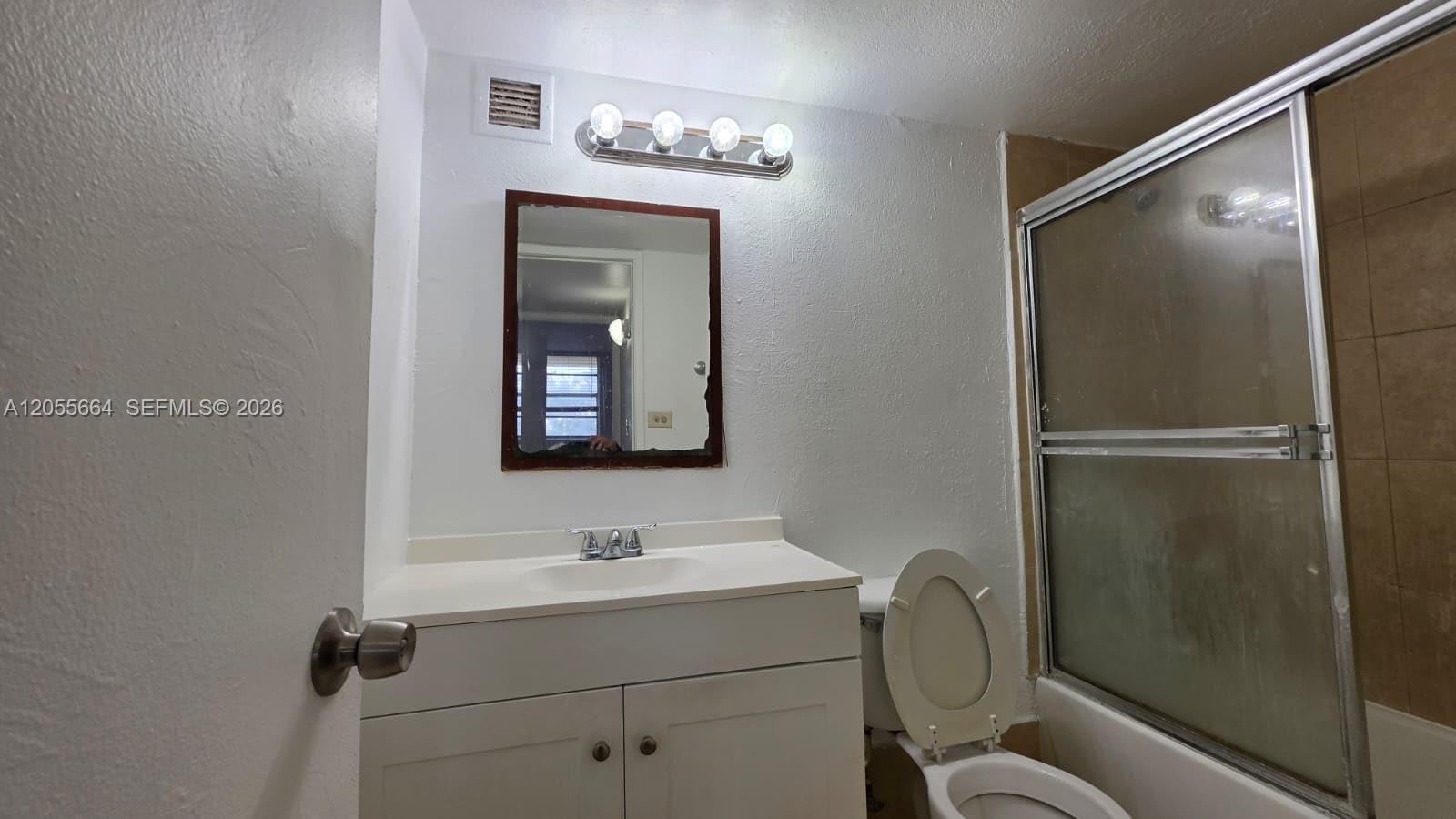 4550 NW 9th St # 308E