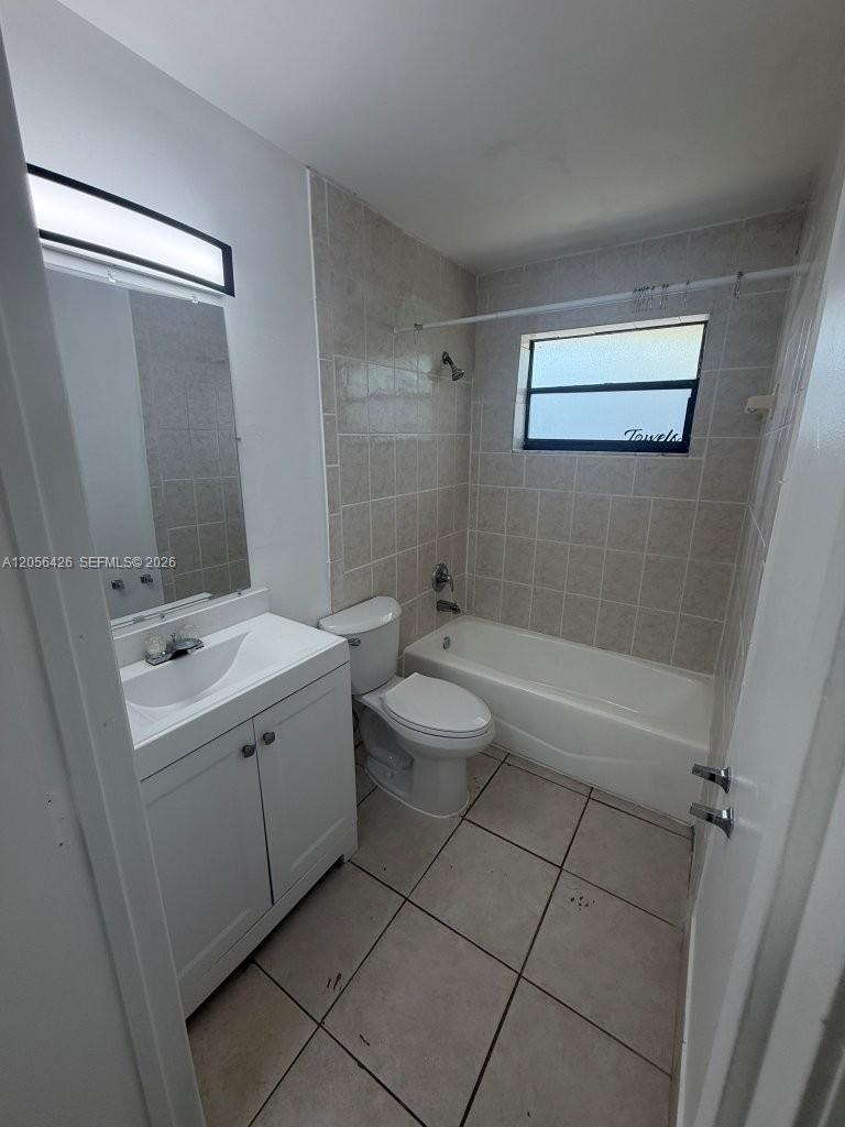 1132 NE 5th Ave # 2