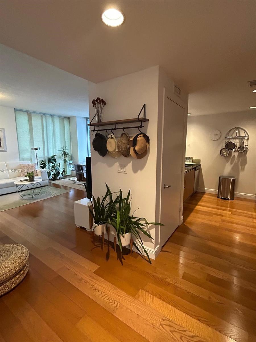 1060 Brickell Ave # 2717