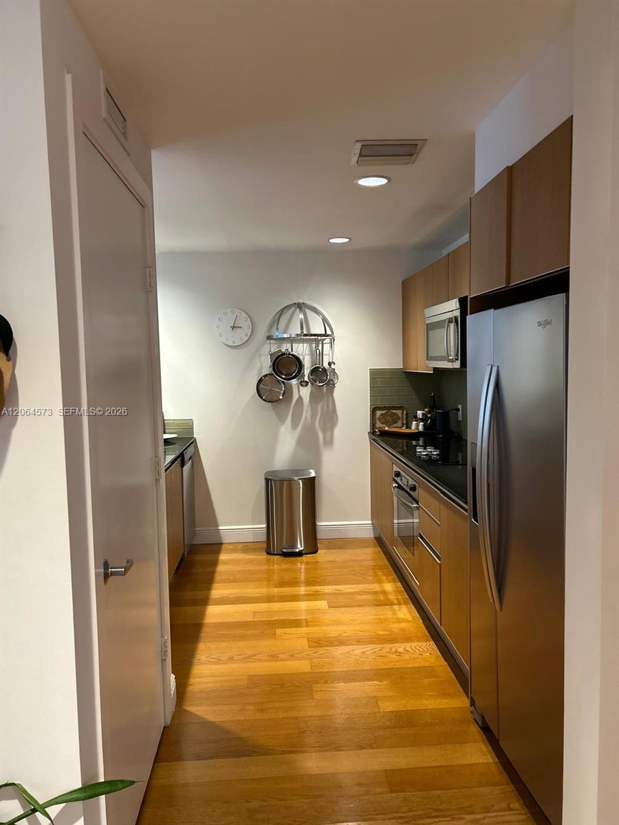 1060 Brickell Ave # 2717