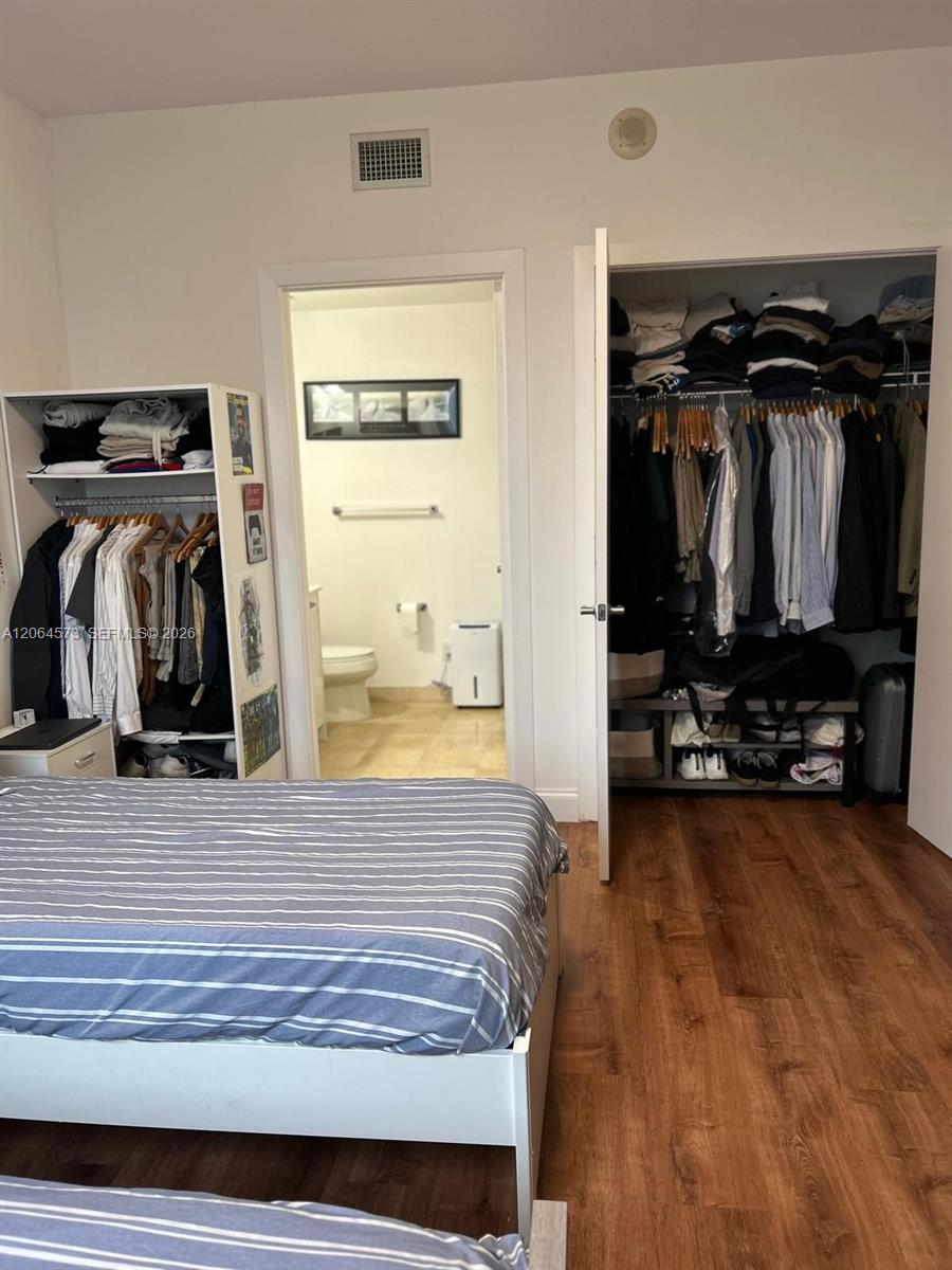 1060 Brickell Ave # 2717