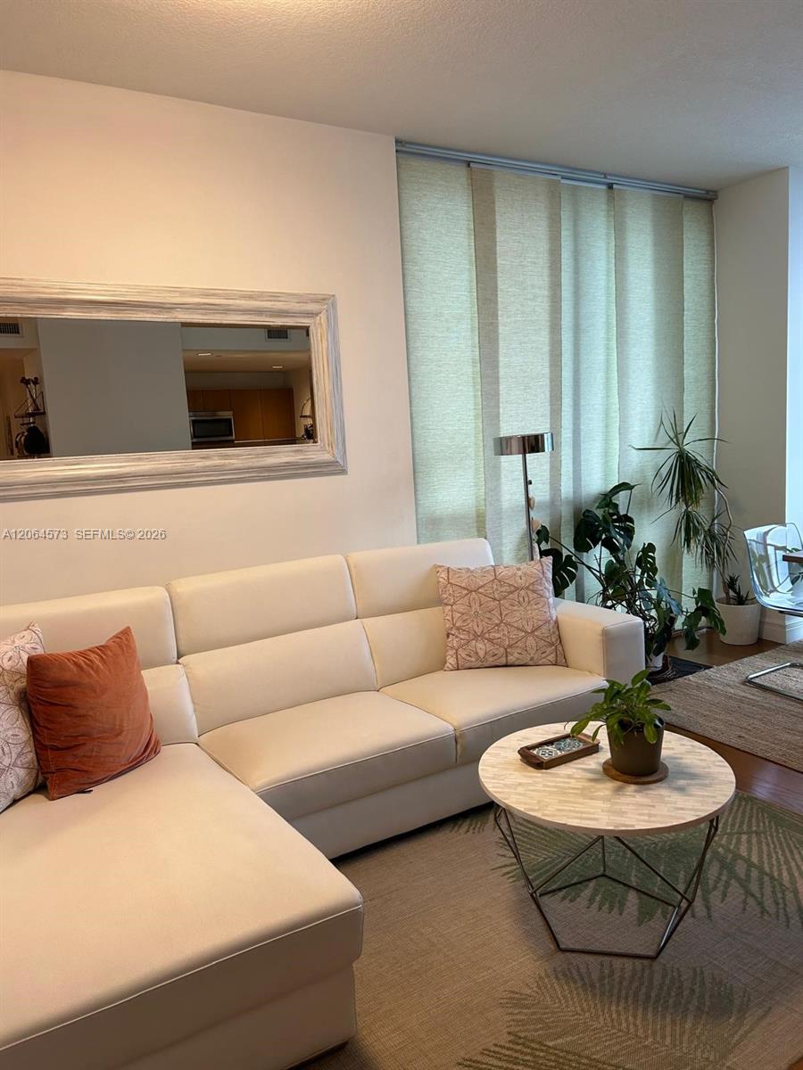 1060 Brickell Ave # 2717
