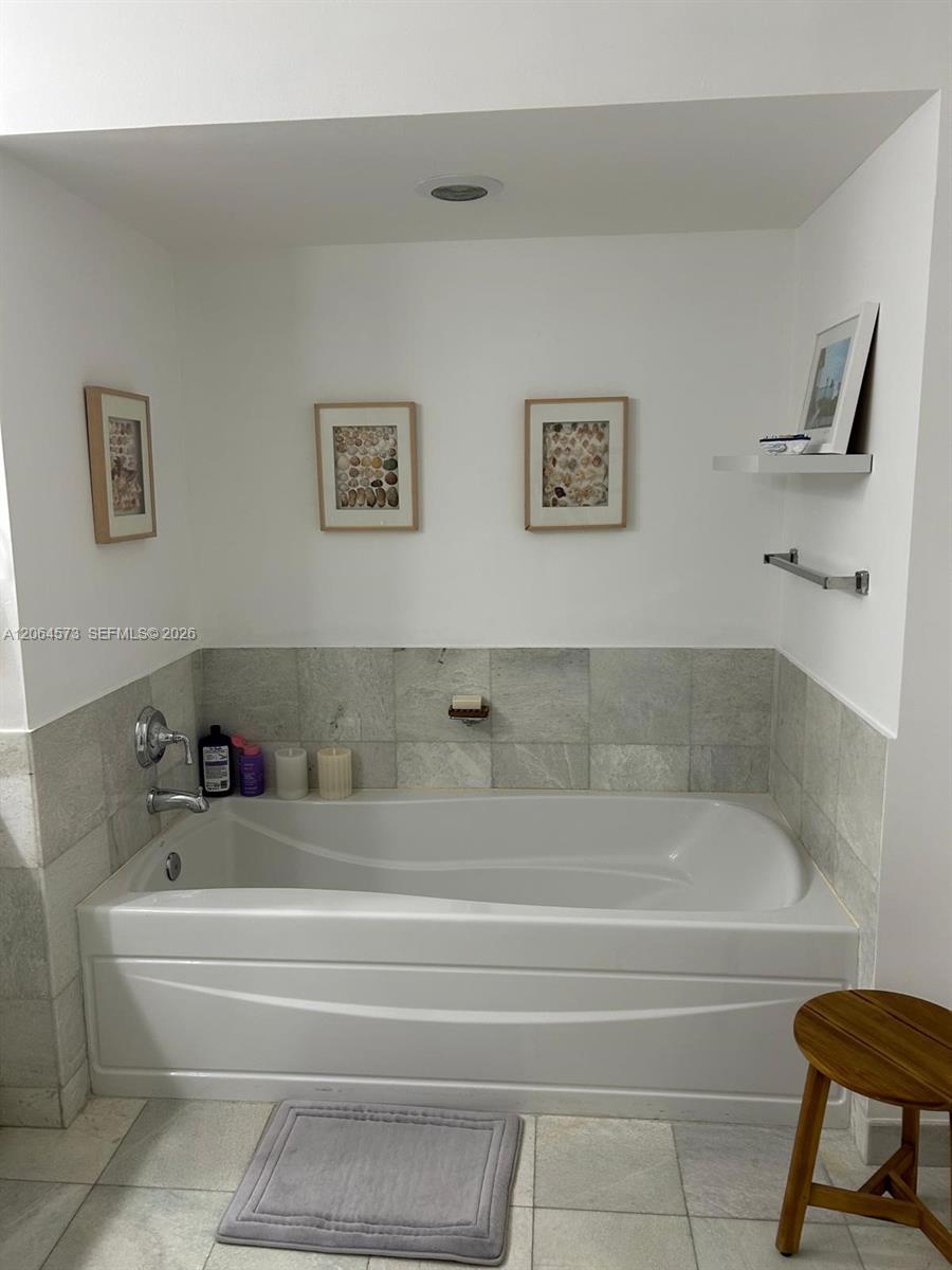 1060 Brickell Ave # 2717