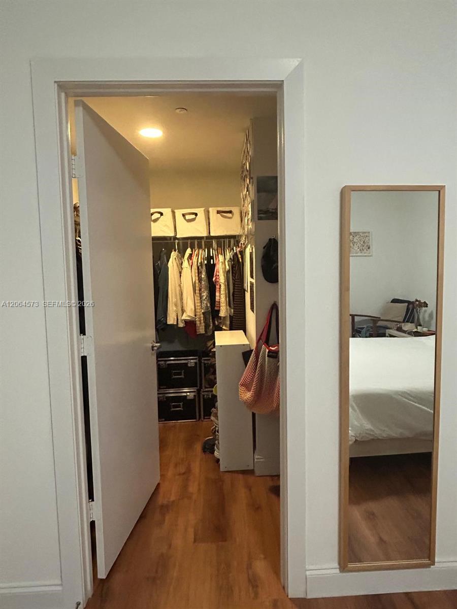 1060 Brickell Ave # 2717