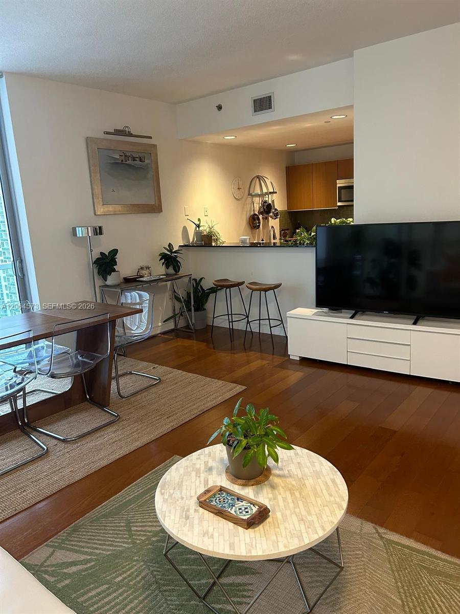 1060 Brickell Ave # 2717