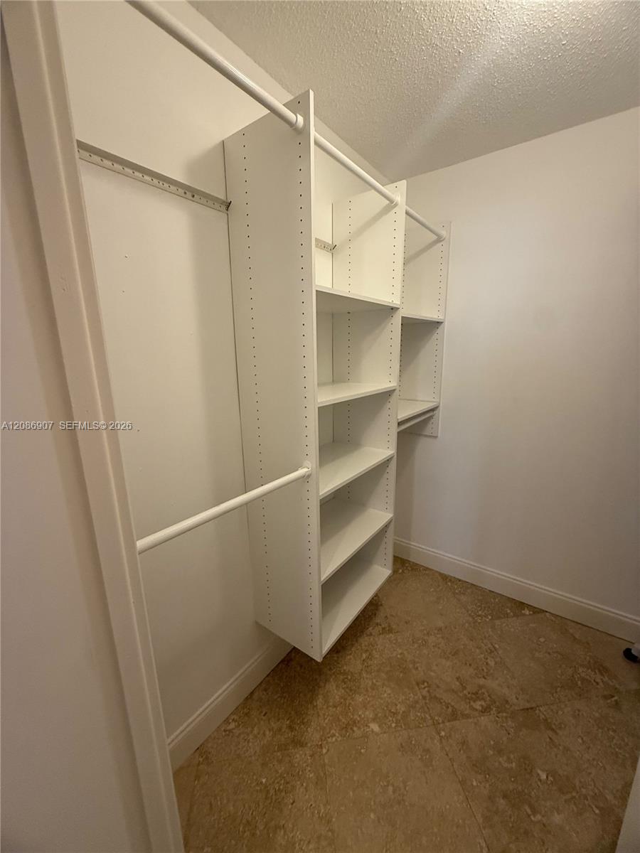 5555 Collins Ave # 7Z