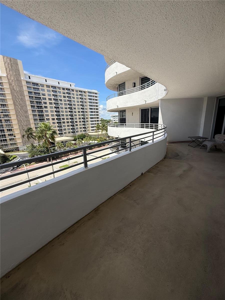 5555 Collins Ave # 7Z