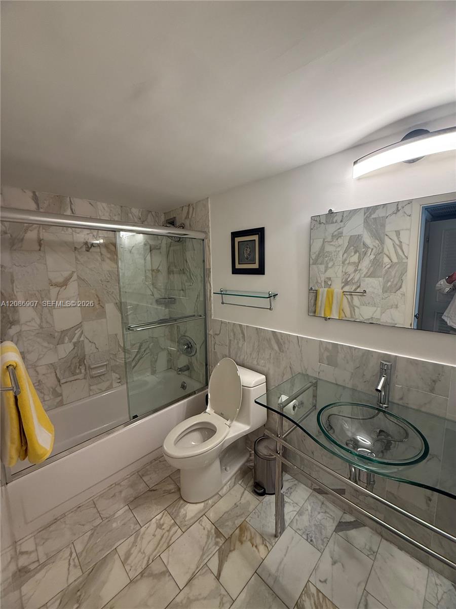 5555 Collins Ave # 7Z