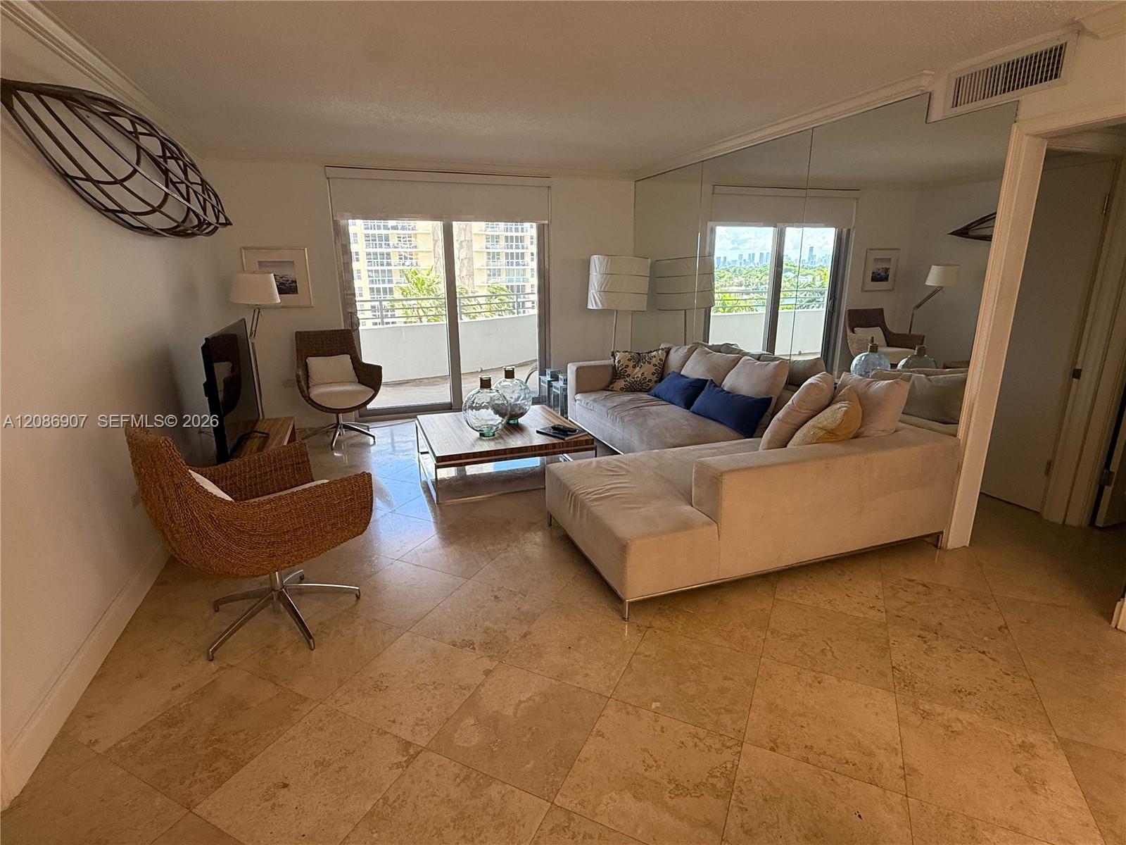 5555 Collins Ave # 7Z