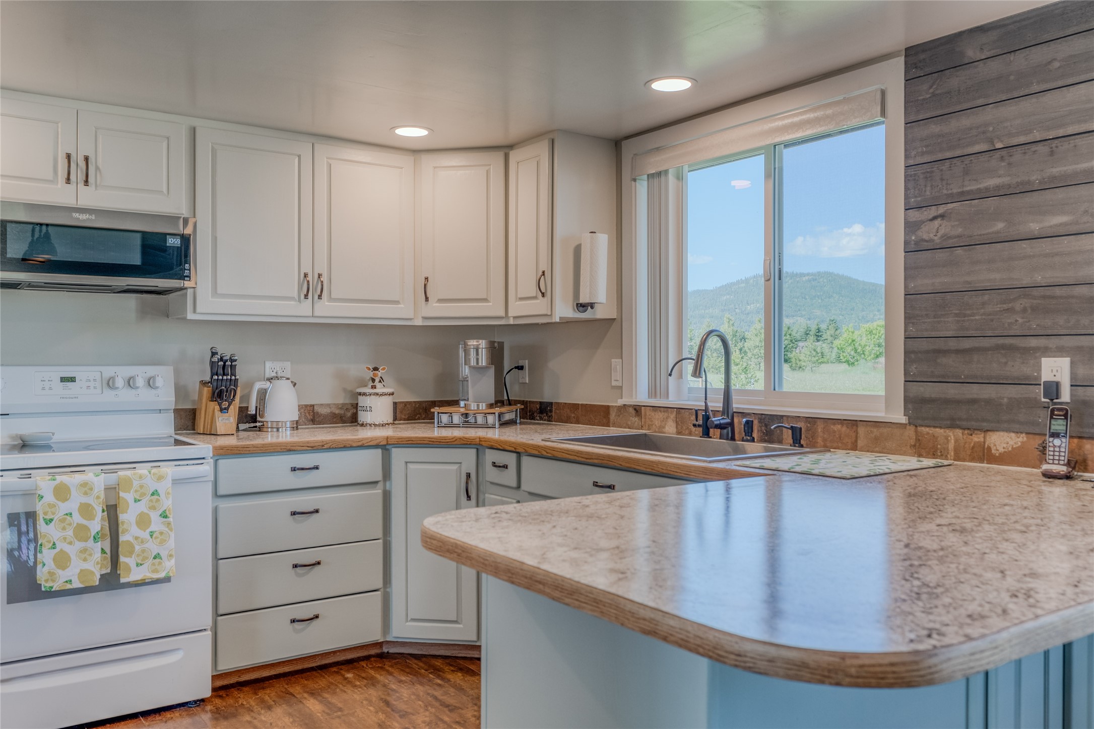 154 W Valley Acres