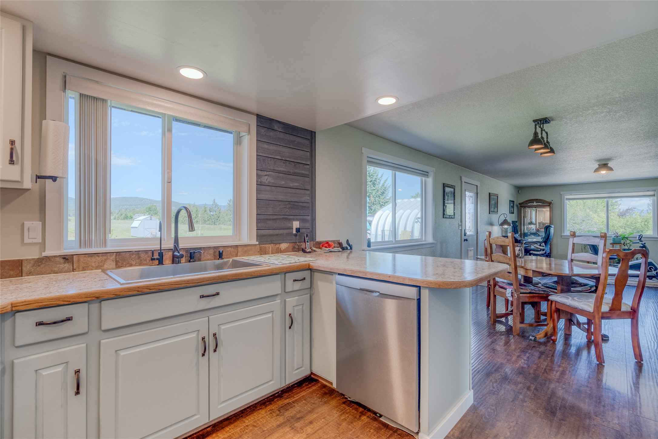 154 W Valley Acres