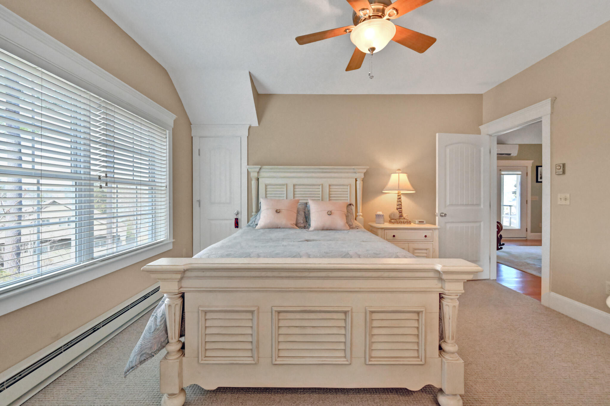 29 W Island Way, 512