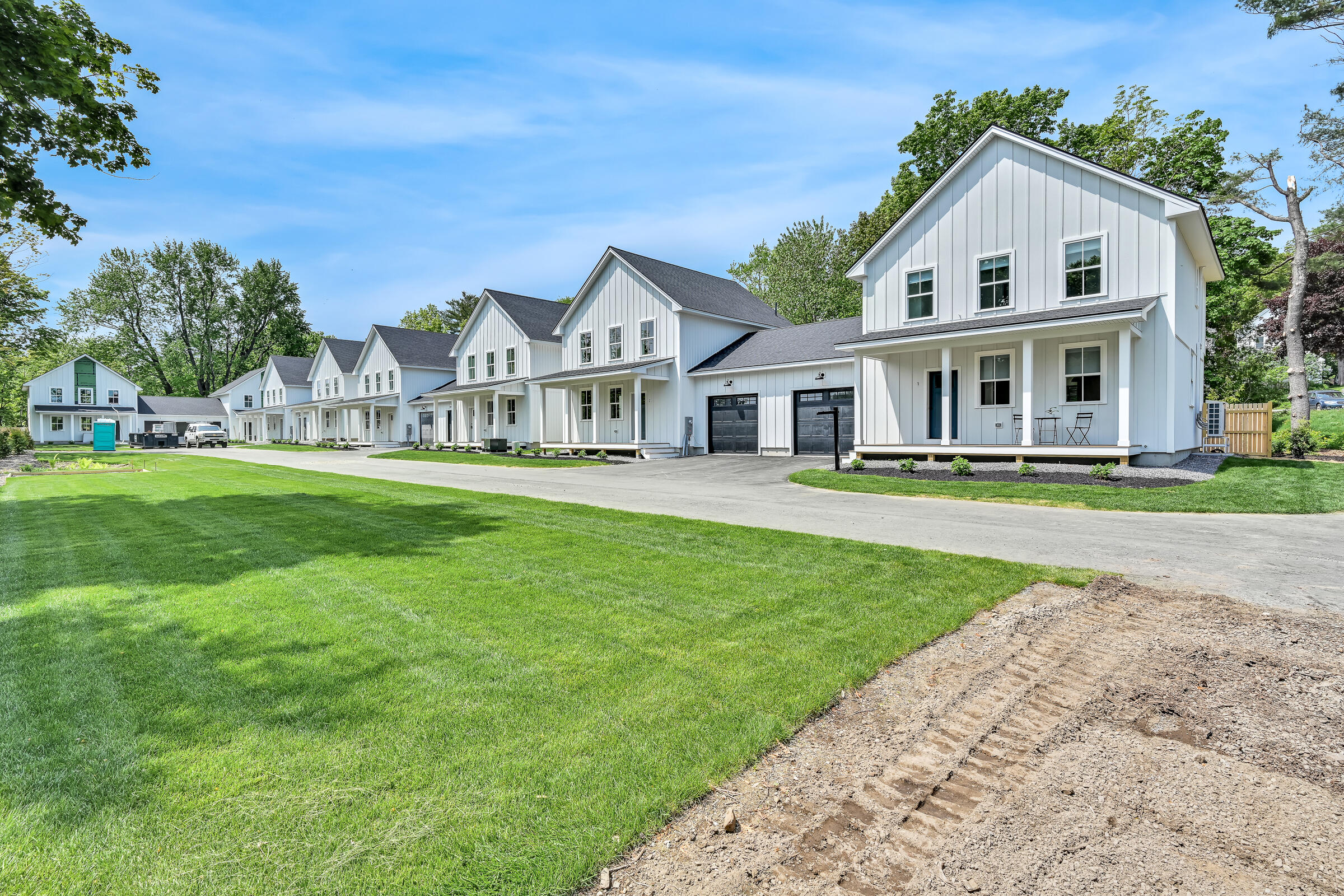 8 Magnolia Lane, 8