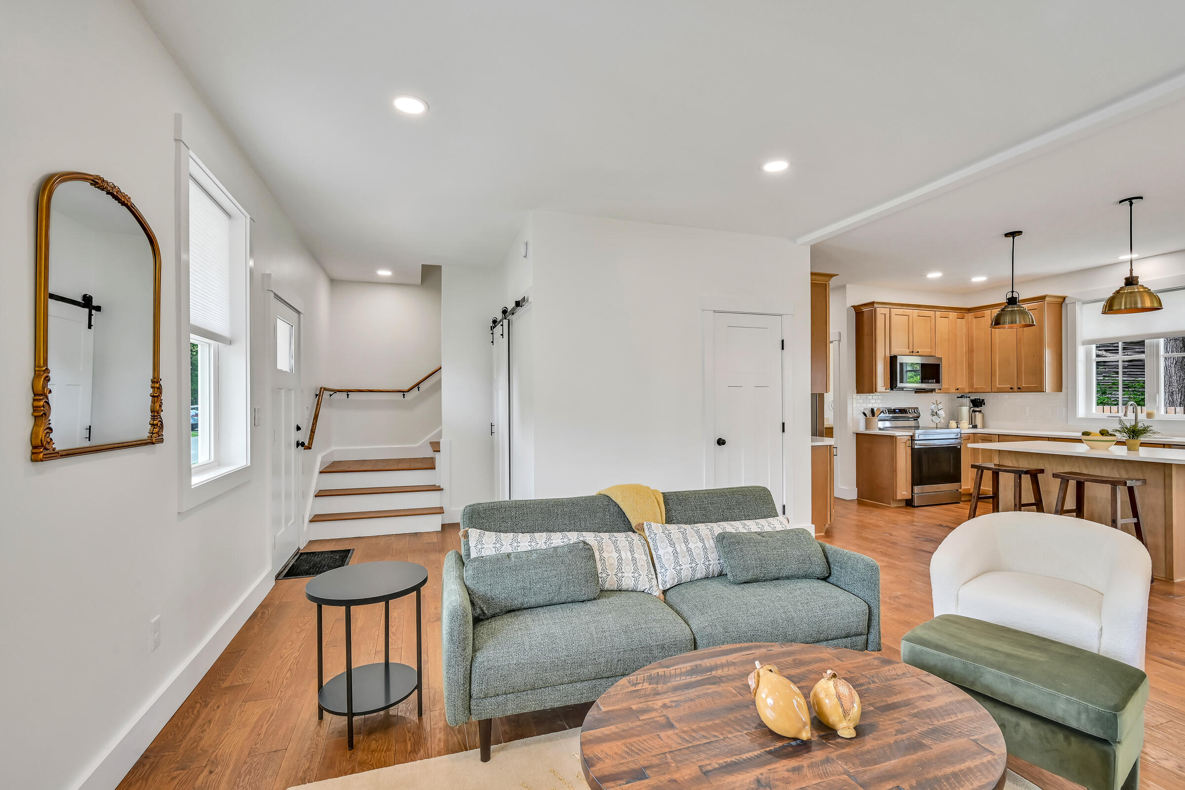 8 Magnolia Lane, 8