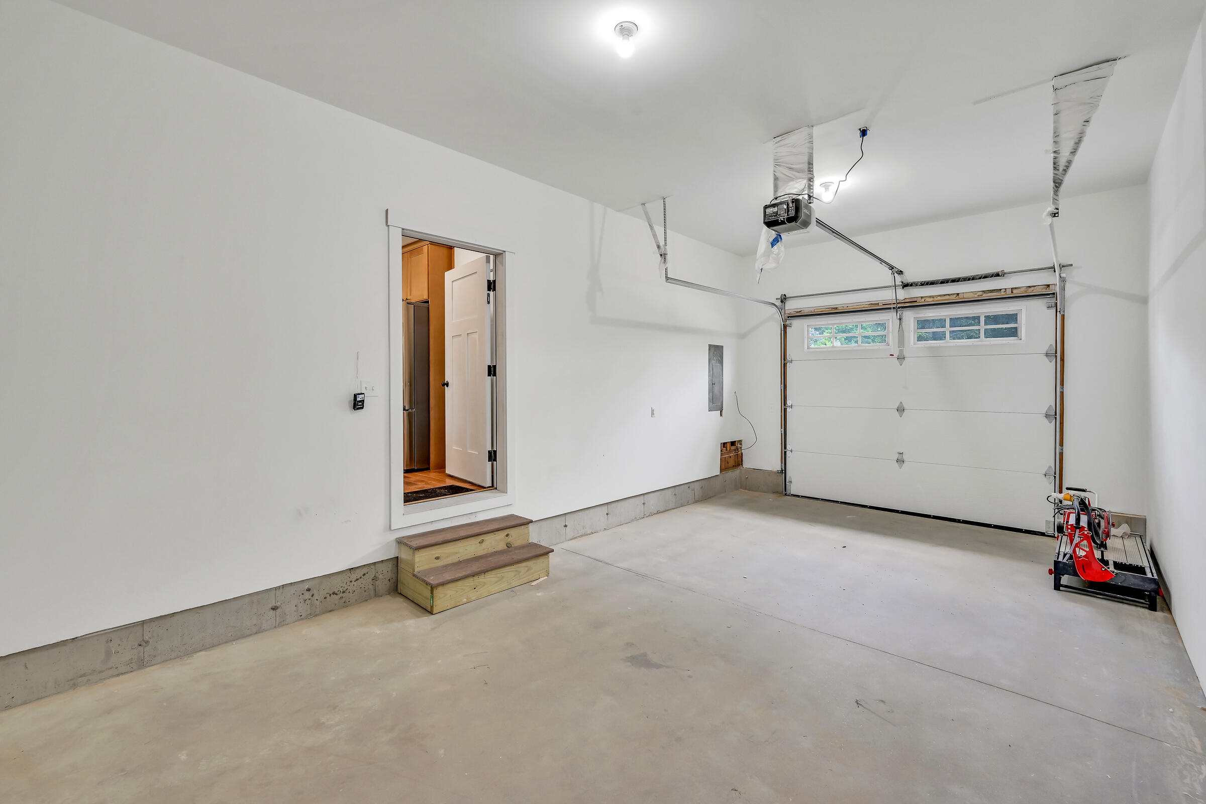 8 Magnolia Lane, 8