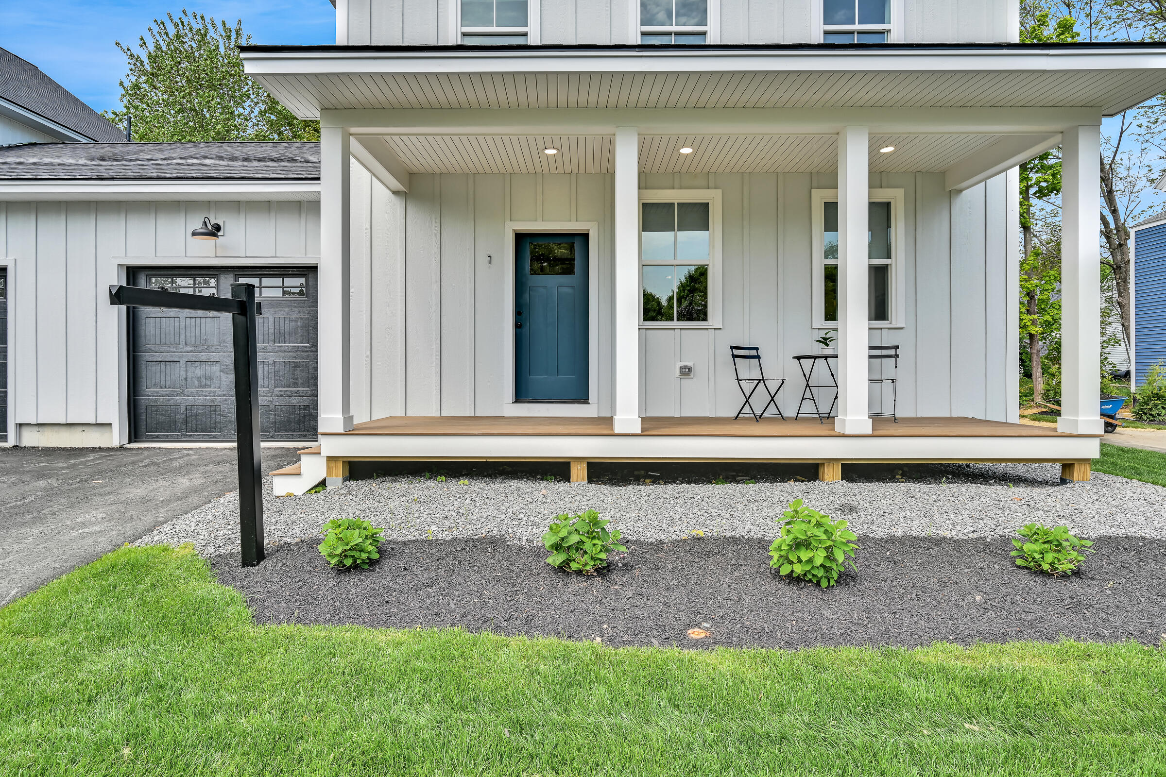 8 Magnolia Lane, 8