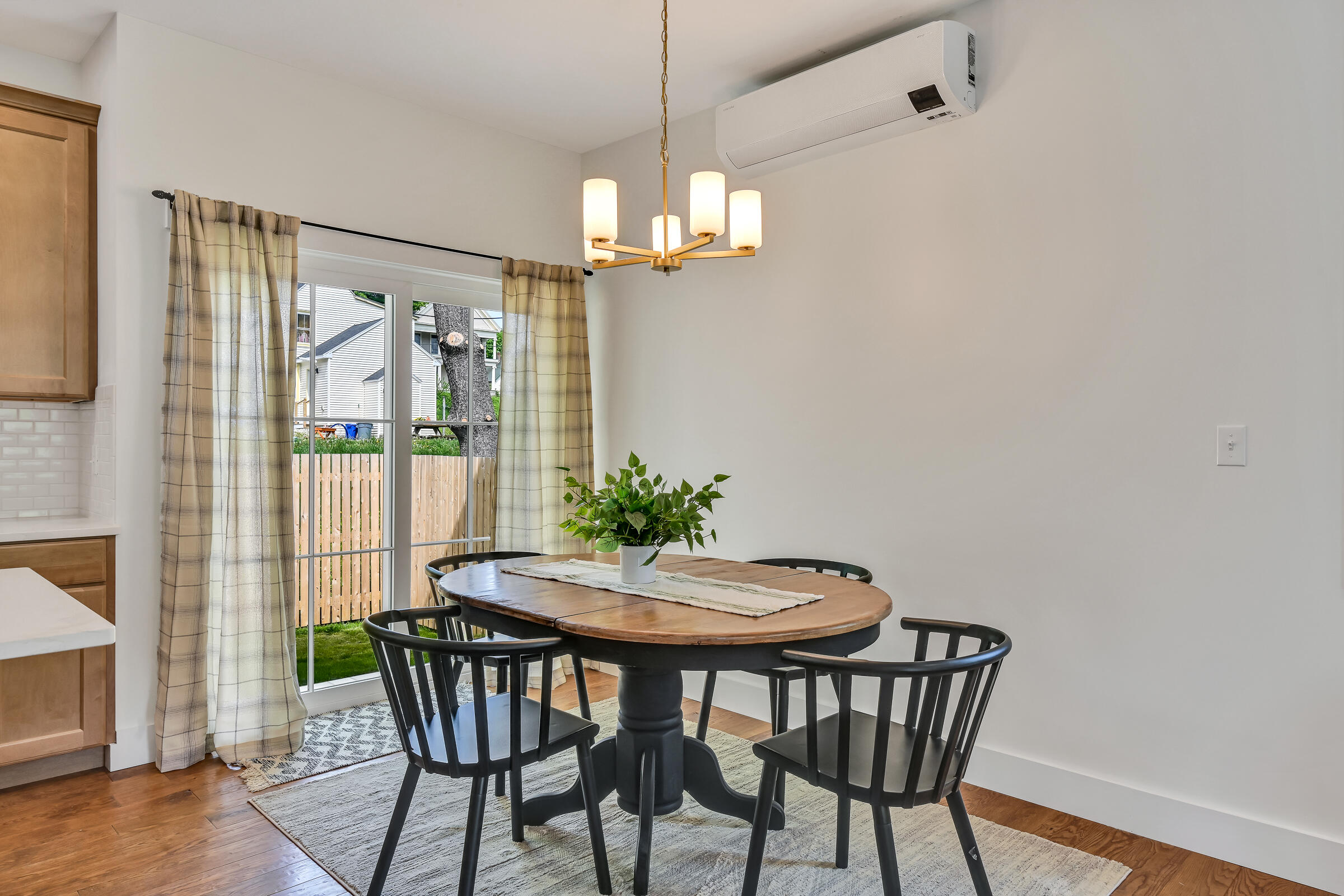 8 Magnolia Lane, 8