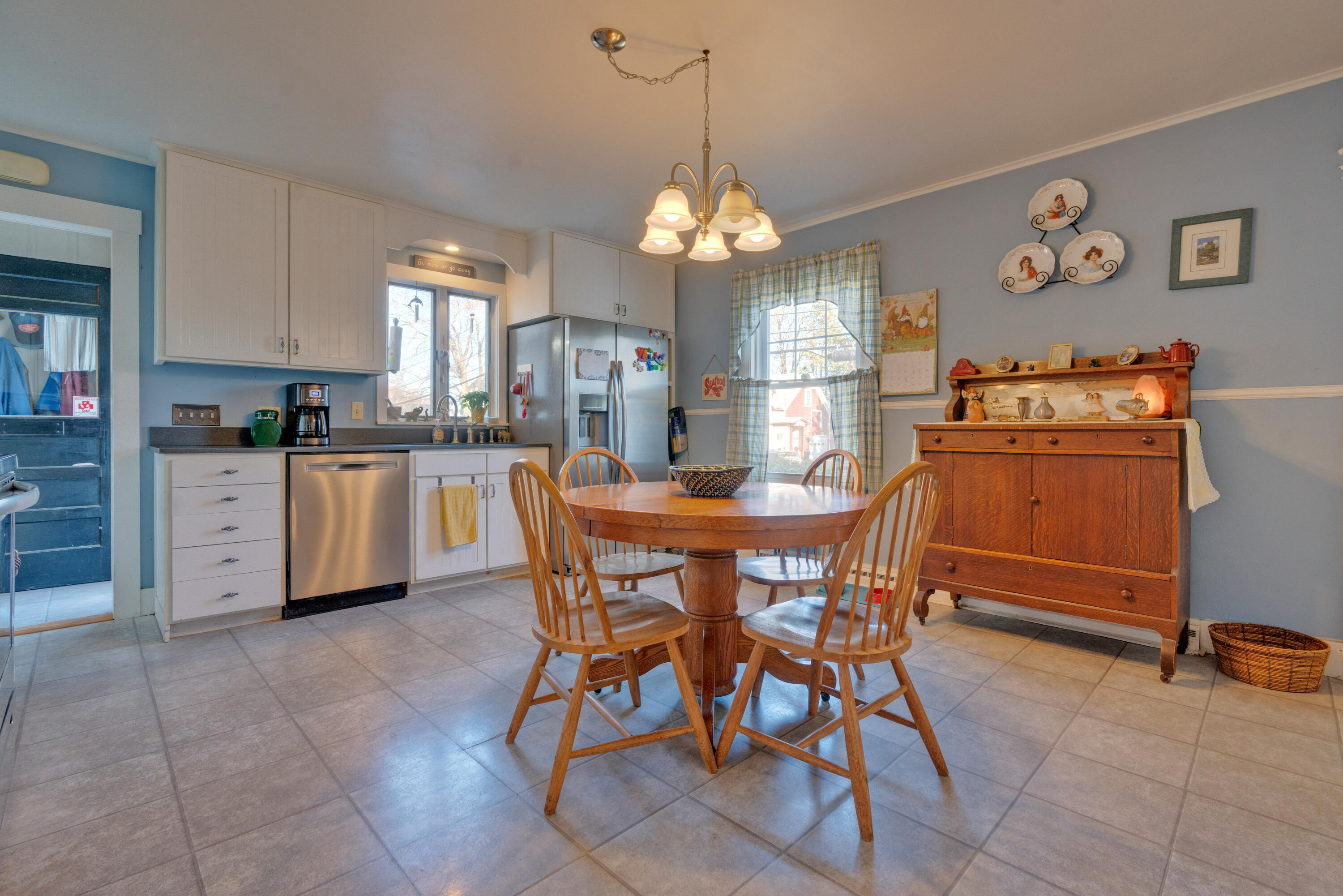 10 Herring Avenue