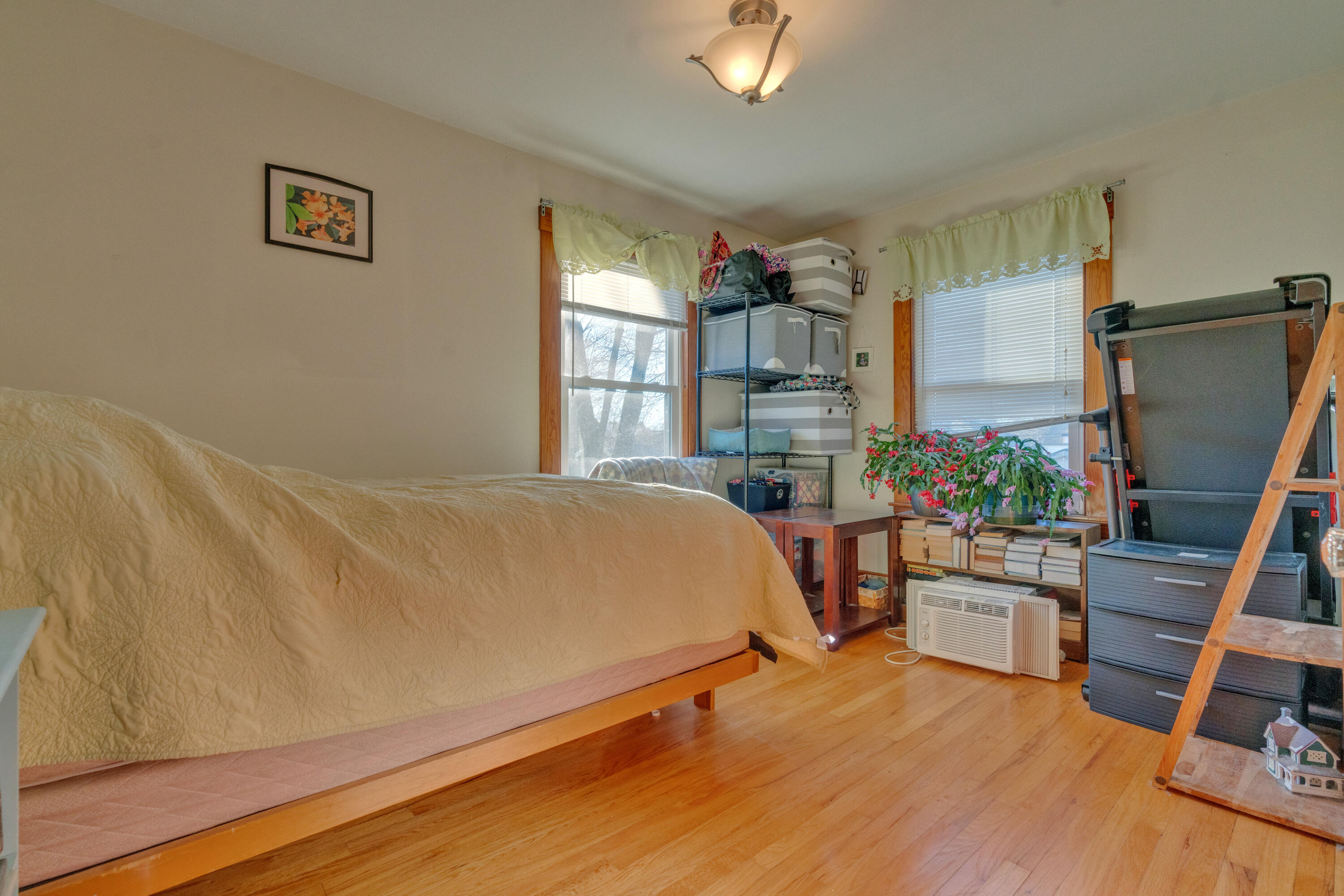 10 Herring Avenue