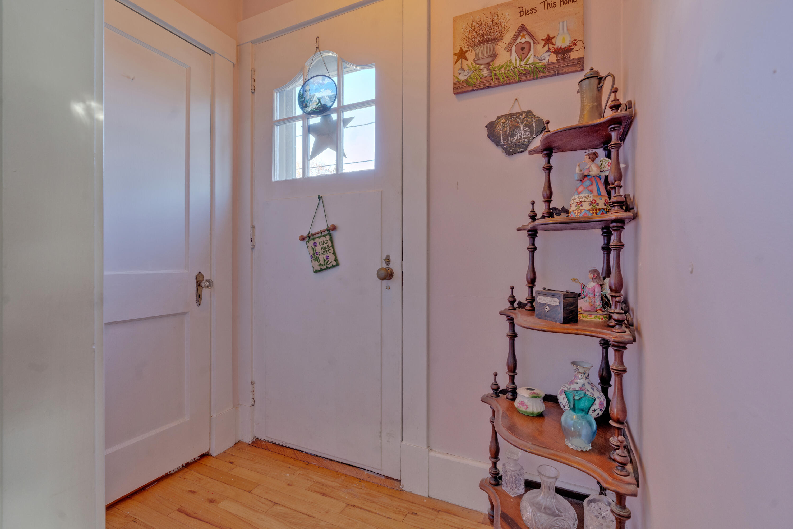 10 Herring Avenue