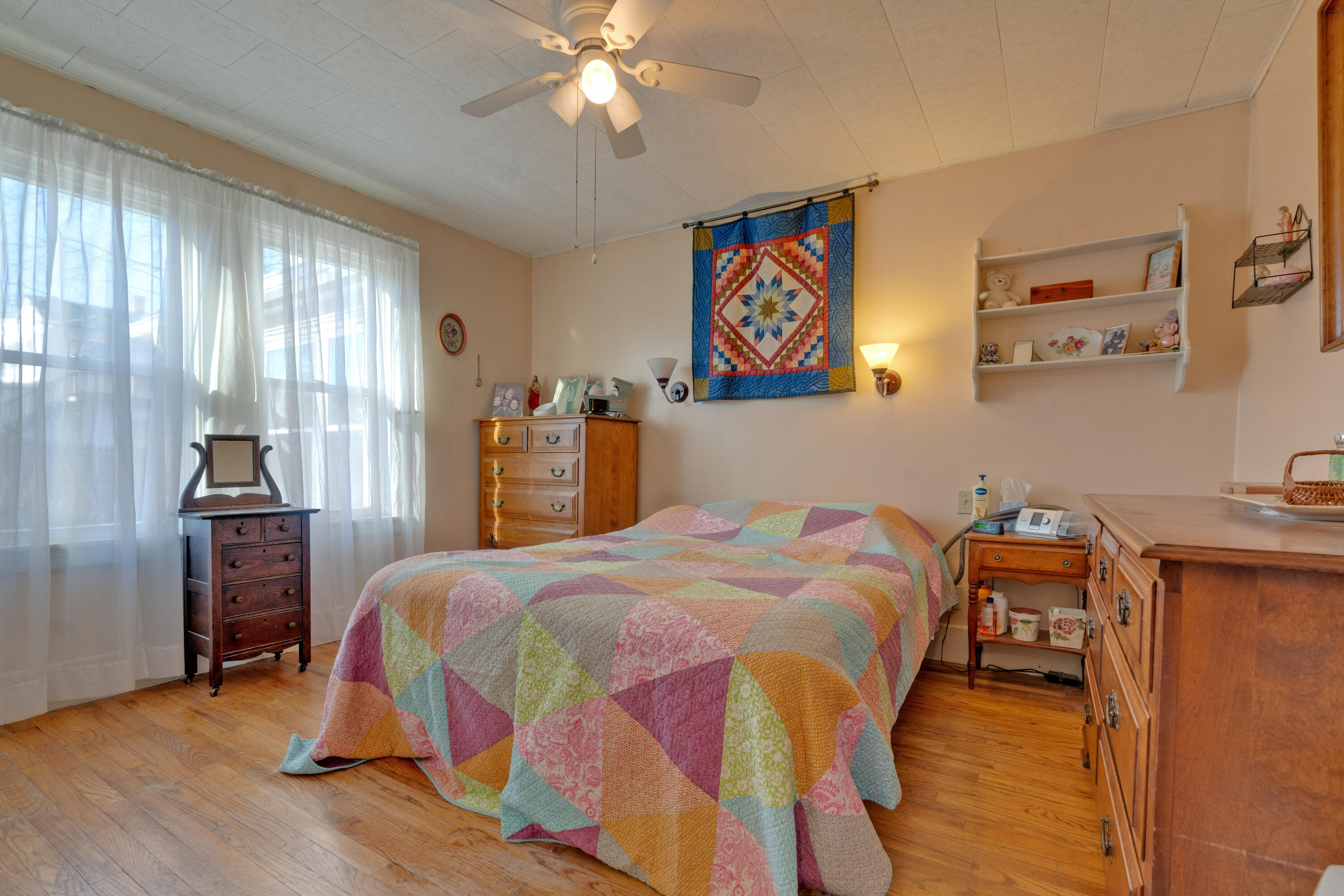 10 Herring Avenue