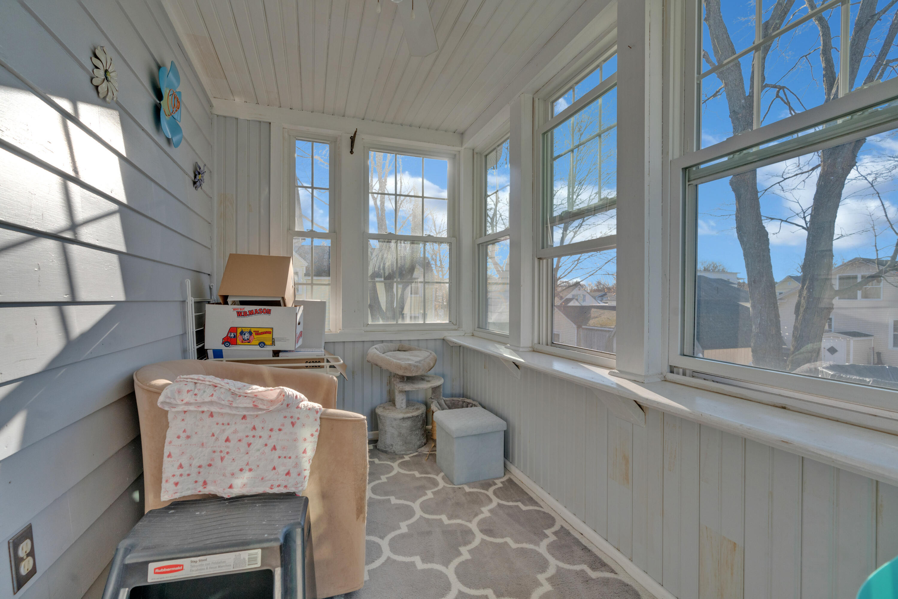 10 Herring Avenue