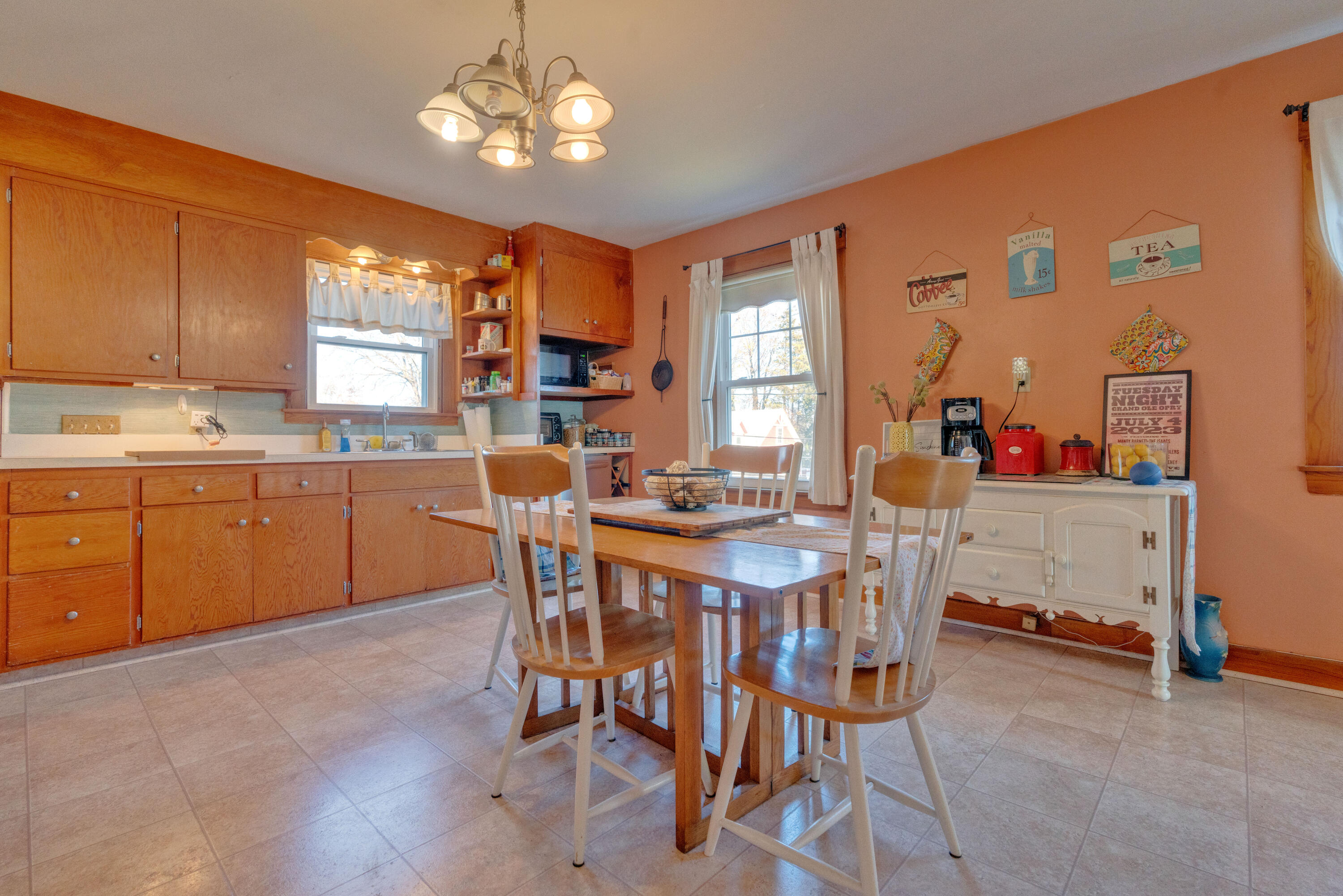 10 Herring Avenue