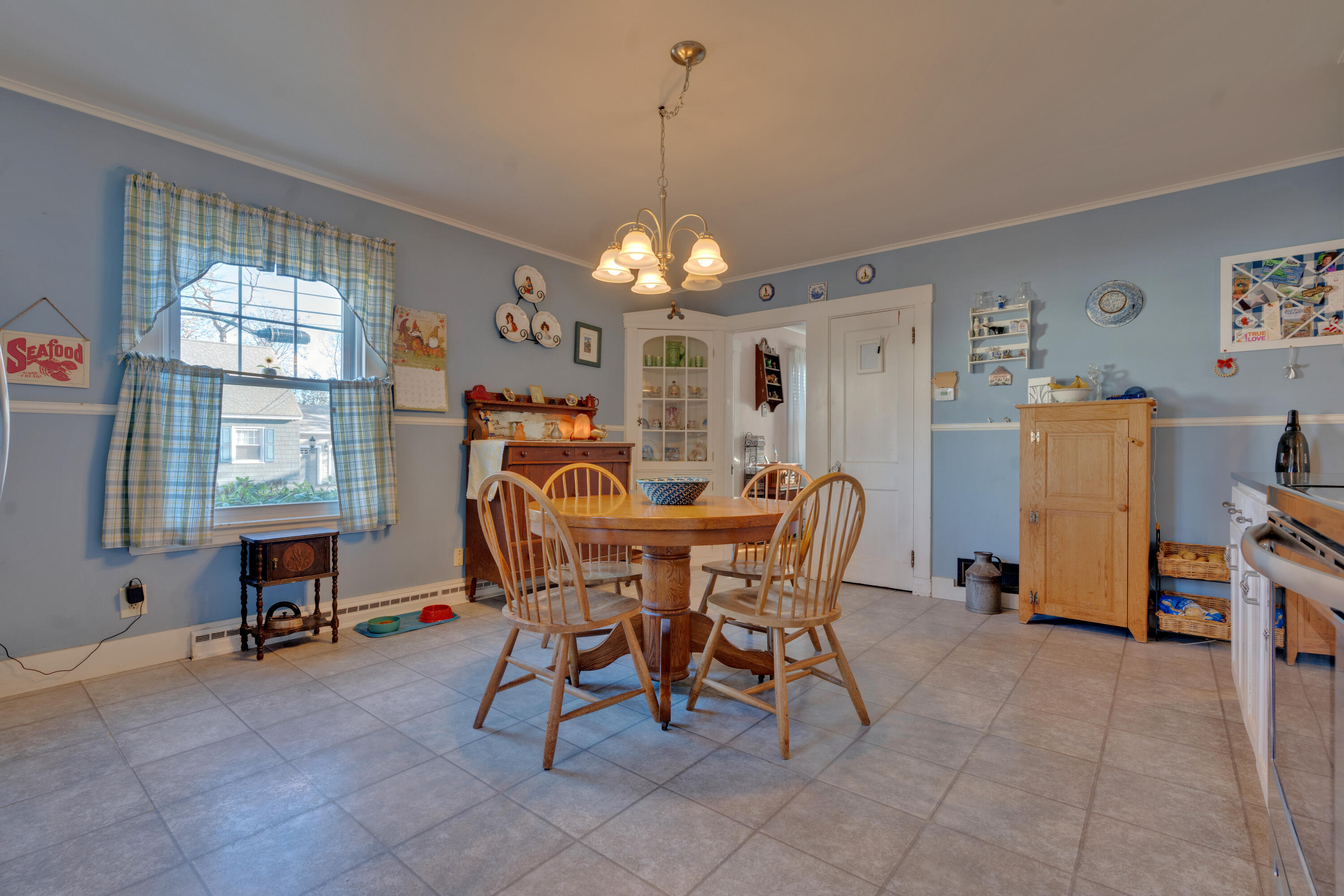 10 Herring Avenue