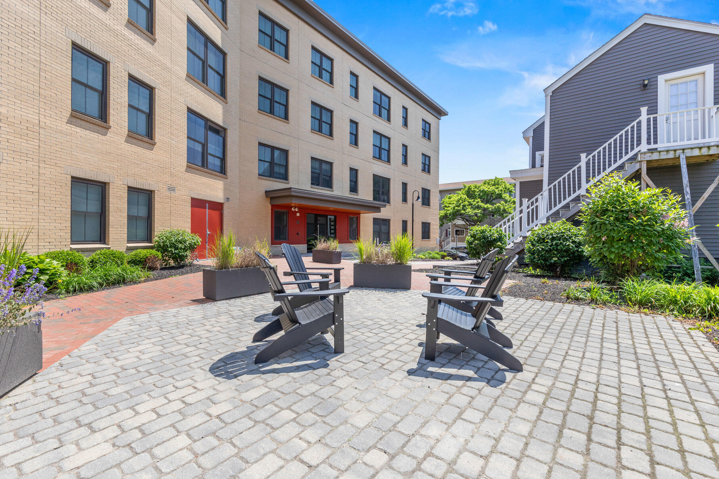 25 High Street, 402