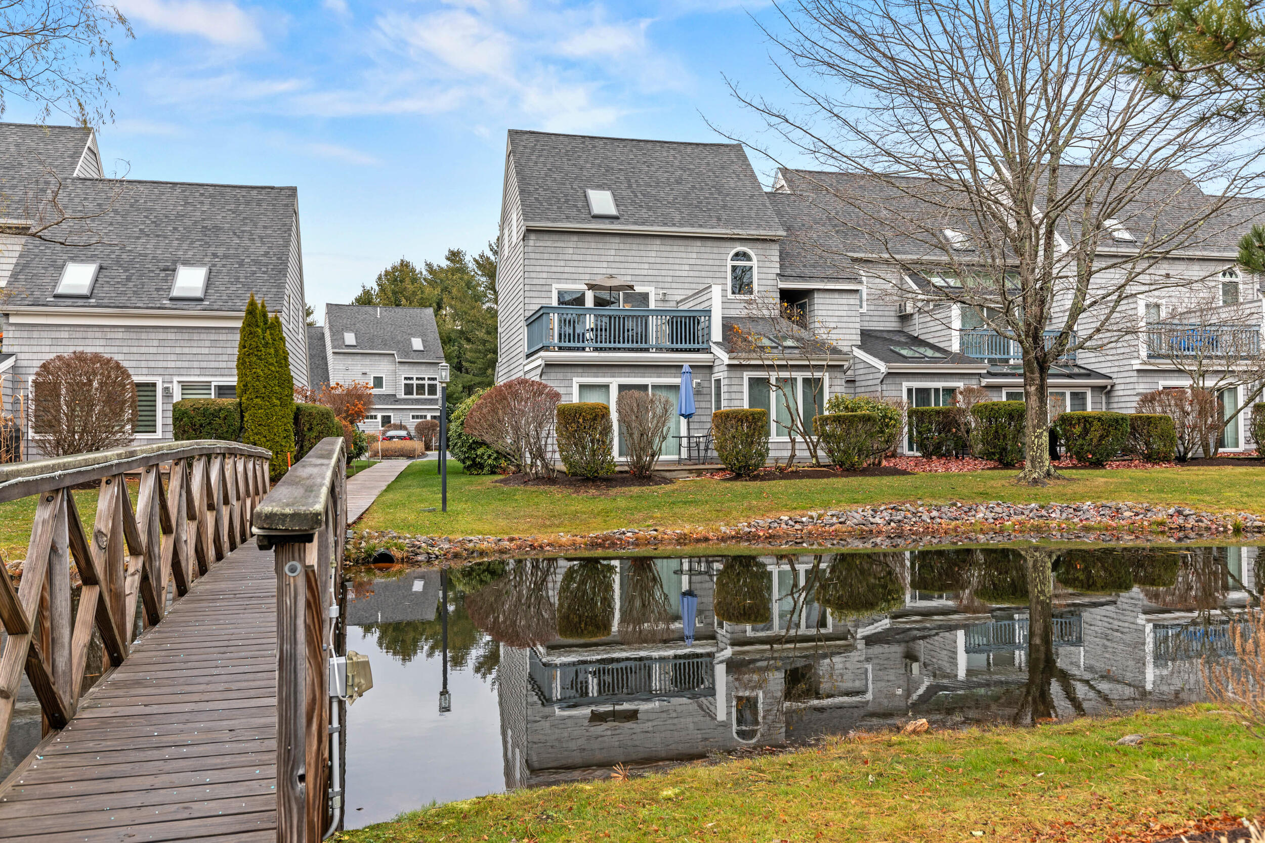 146 W Grand Avenue, 61