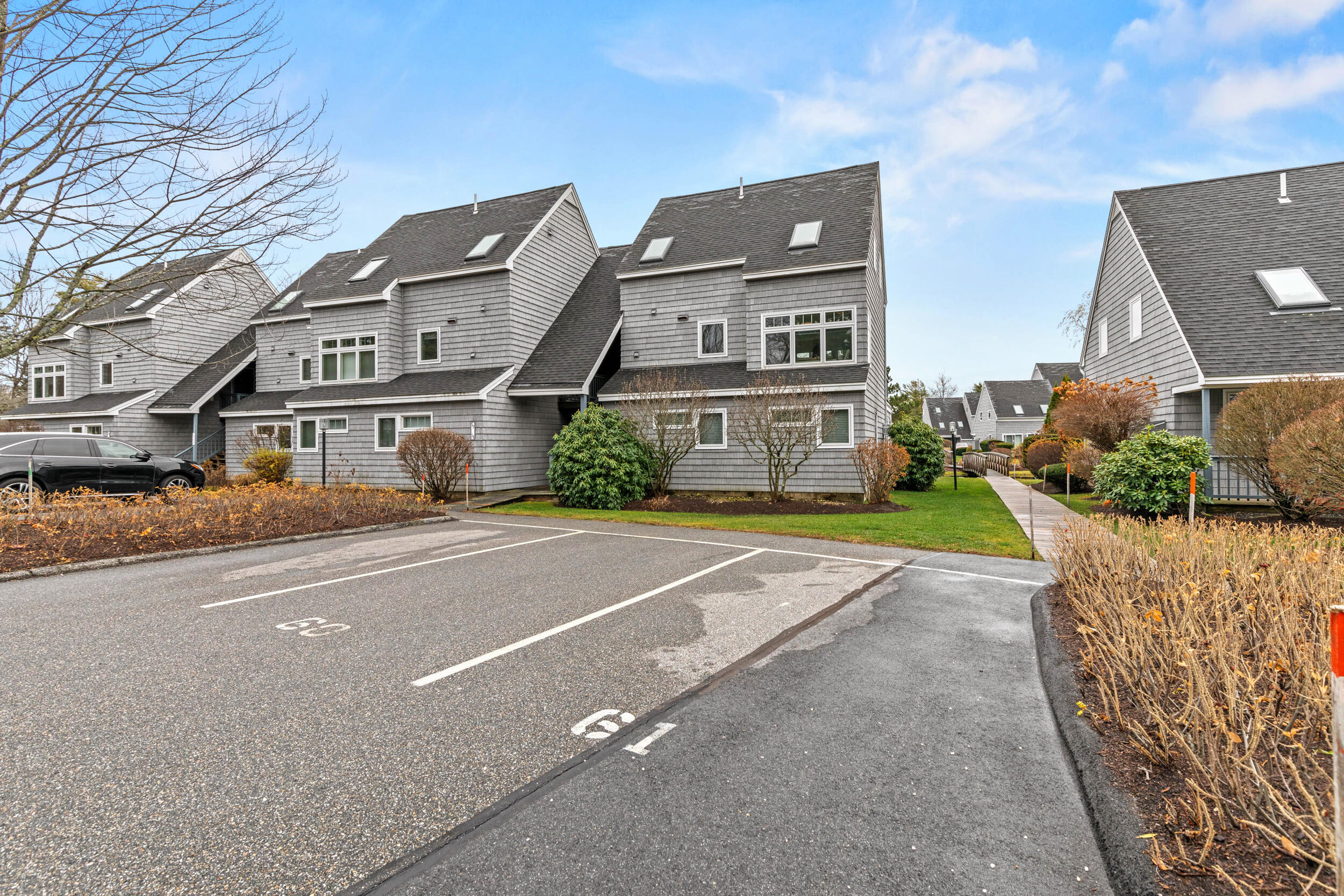 146 W Grand Avenue, 61