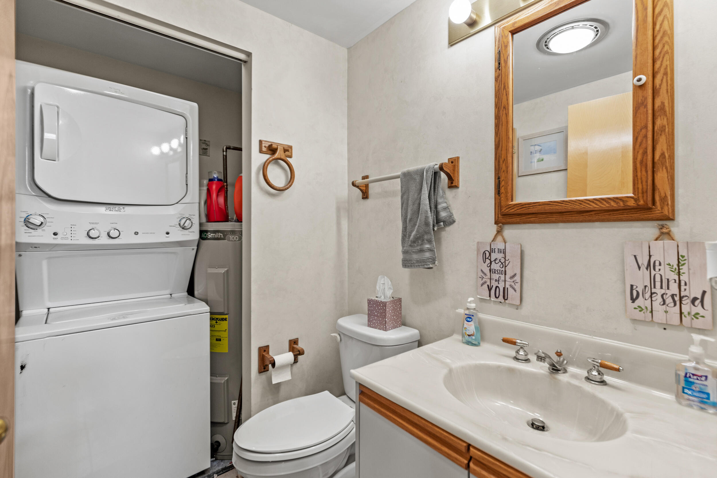 146 W Grand Avenue, 61