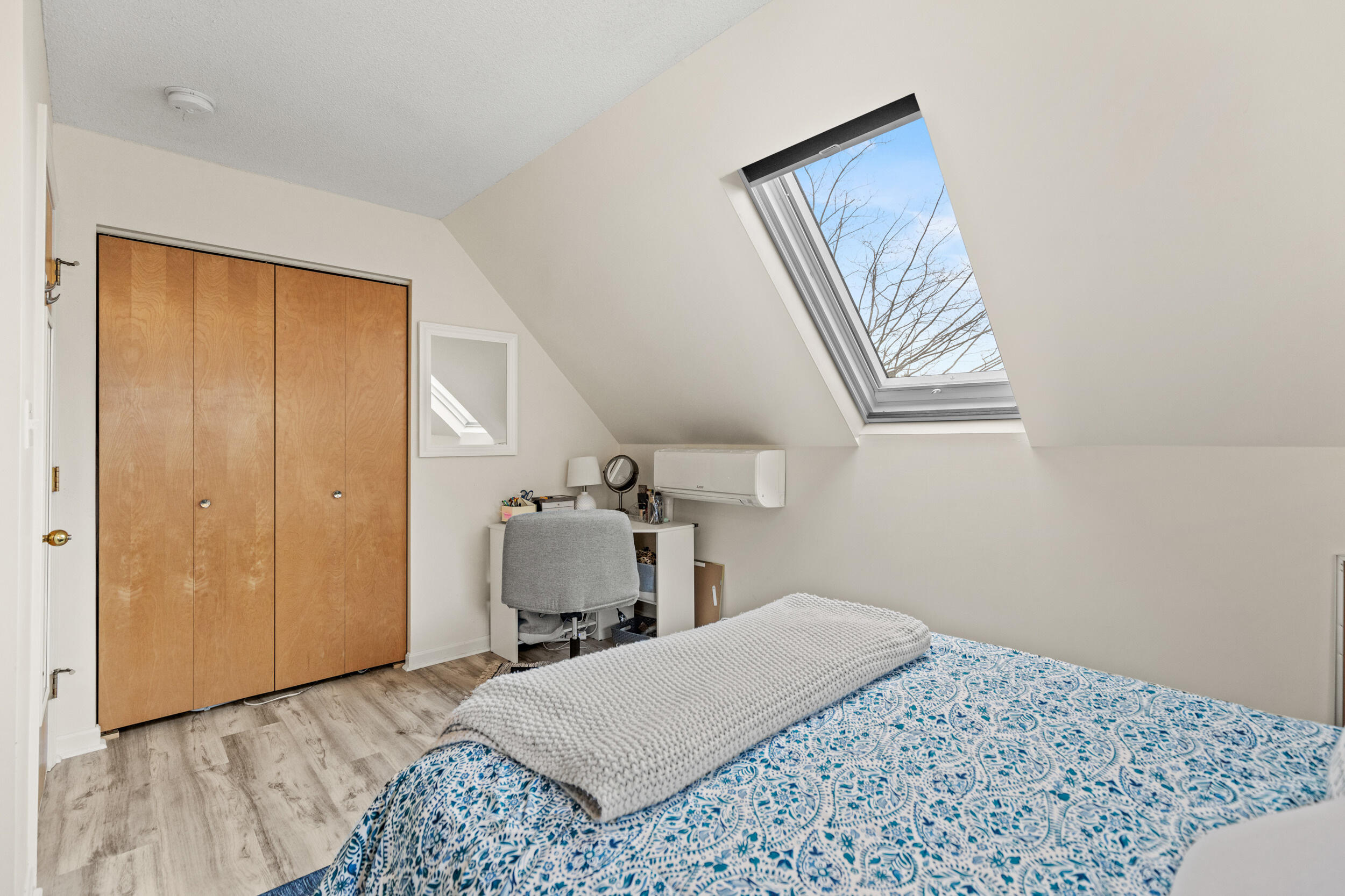 146 W Grand Avenue, 61