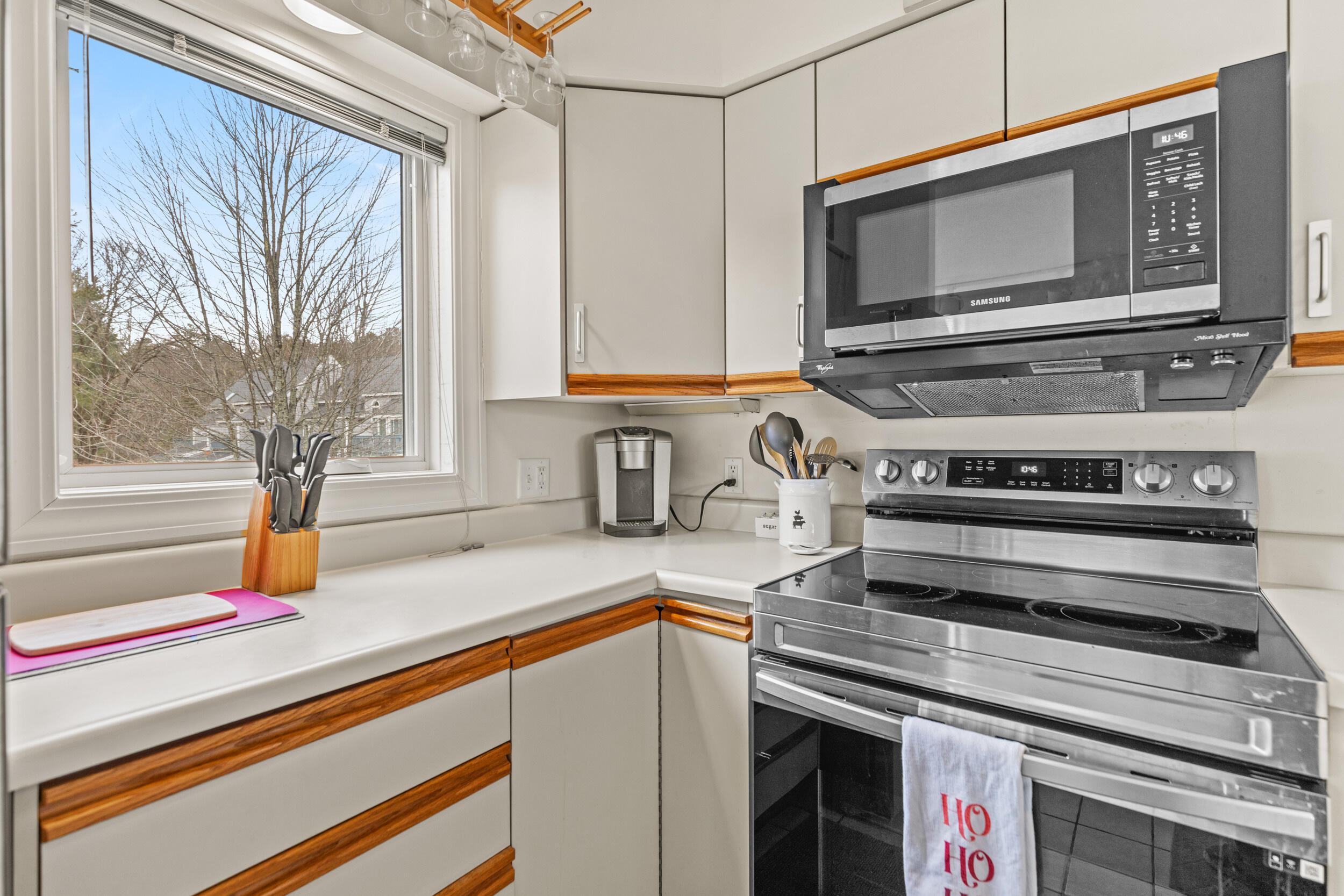 146 W Grand Avenue, 61